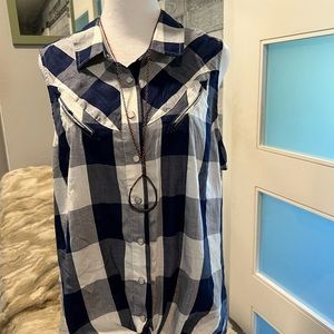 Idyllwind pearl snap button up tank!